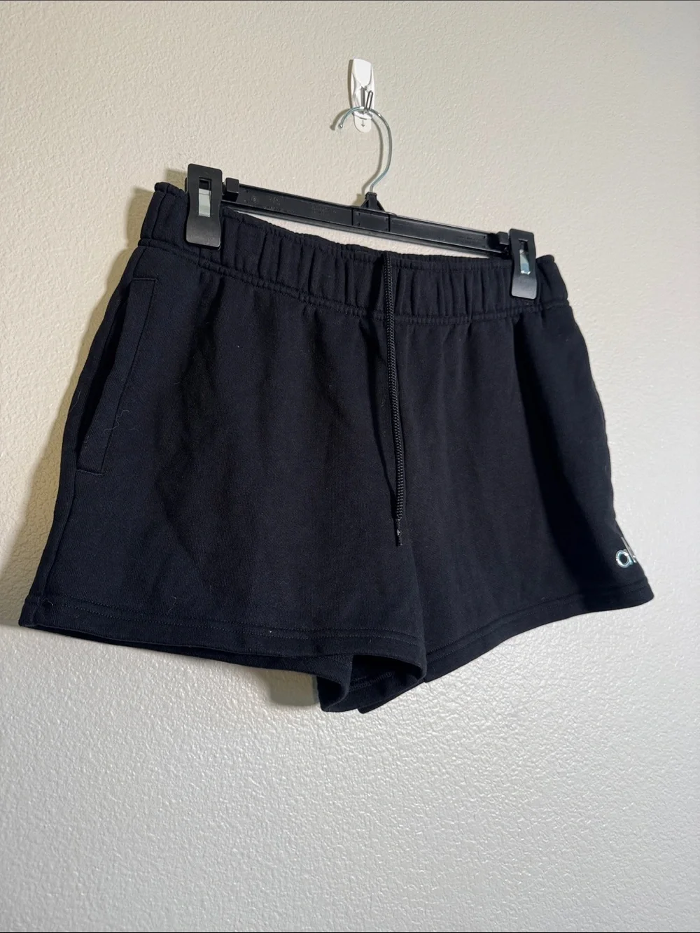 ALO Yoga Accolade Shorts in Black - XS